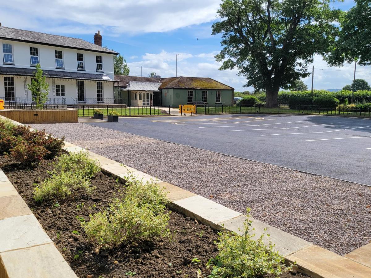 The Oakwood Hotel By Roomsbooked Gloucester Exterior photo